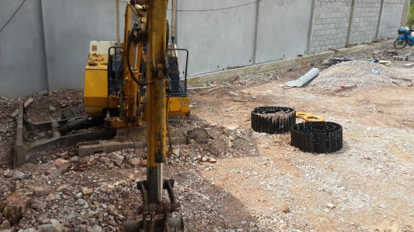 ขายรถแบคโฮ KOMATSU PC20-6 โซ่แผ่นแทรคใหม่ ราคา 200000