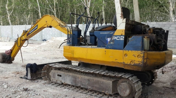 ขายรถแบคโฮ KOMATSU PC20-6 โซ่แผ่นแทรคใหม่ ราคา 200000