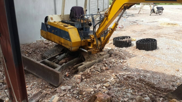 ขายรถแบคโฮ KOMATSU PC20-6 โซ่แผ่นแทรคใหม่ ราคา 200000