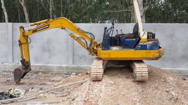 ขายรถแบคโฮ KOMATSU PC20-6 โซ่แผ่นแทรคใหม่ ราคา 200000