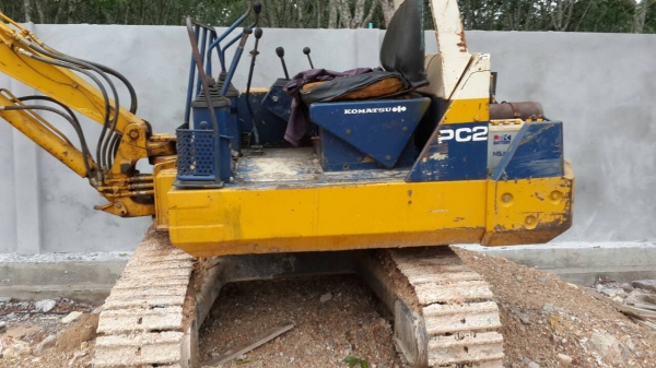 ขายรถแบคโฮ KOMATSU PC20-6 โซ่แผ่นแทรคใหม่ ราคา 200000