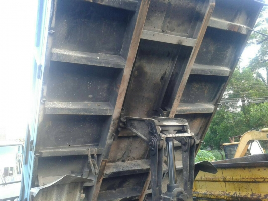 ขายรถบรรทุก 6 ล้อดัมพ์ ISUZU NPR 120 แรงม้าฝาดำ ราคา 400000