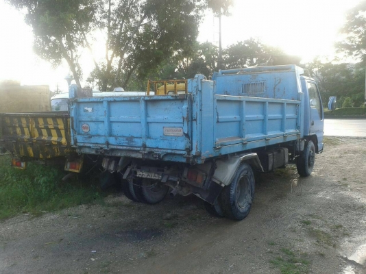 ขายรถบรรทุก 6 ล้อดัมพ์ ISUZU NPR 120 แรงม้าฝาดำ ราคา 400000