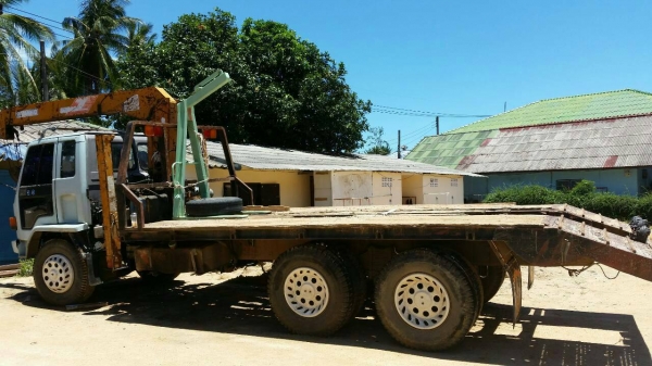 รถอีซูซุ 10 ล้อ ท้ายลาด / ติดเครน 3 ตัน.  FVZ  195 แรงม้า.   สนใจติดต่อ  081 - 6079515