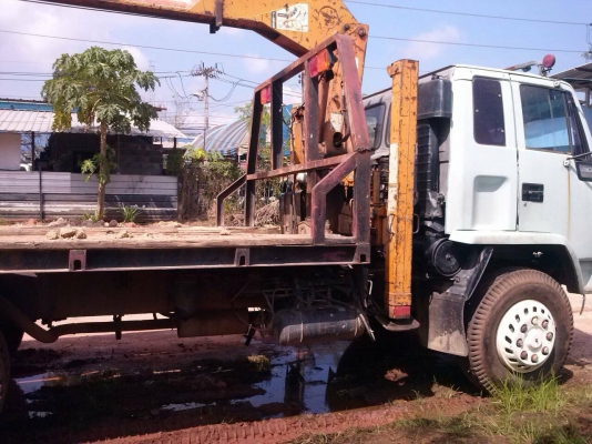 รถอีซูซุ 10 ล้อ ท้ายลาด / ติดเครน 3 ตัน.  FVZ  195 แรงม้า.   สนใจติดต่อ  081 - 6079515