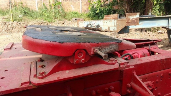 รถเทรนเลอร์หัวลาก IVECO