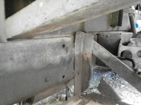 รถฮีโน่ 6 ล้อดั้ม KM - 310  117 แรงม้า.  ( มีขาย 2 คัน. )   สนใจติดต่อ  081 - 6079515