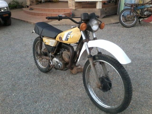 ขาย DT100 ไม่มีเอกสารออกใบซื้อขายเครื่องดีโครงคันสตาร์ทคันเกียร์ไม่เชื่อมรถเดิมแห้งๆเครื่องไม่เยิ้มเหมาะเอาไปปั้น