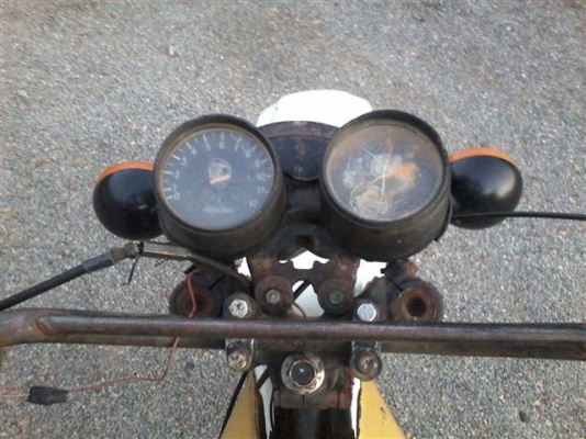 ขาย DT100 ไม่มีเอกสารออกใบซื้อขายเครื่องดีโครงคันสตาร์ทคันเกียร์ไม่เชื่อมรถเดิมแห้งๆเครื่องไม่เยิ้มเหมาะเอาไปปั้น