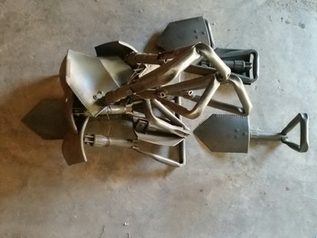 เข้ามาแล้วนะครับ พลั้วสนาม เหล็กอย่างดี พับเก็บได้ พกพาสะดวก เป็นได้ทั้ง พลั้ว และจอบ