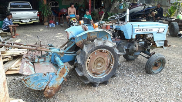 ขายรถไถยี่ห้อมิตรซูตามสภาพเครื่องเกียดีมากติดง่ายพร้อมโลตารีงดต่อรองครับ