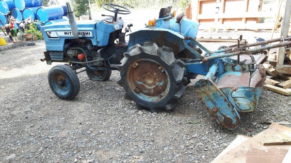 ขายรถไถยี่ห้อมิตรซูตามสภาพเครื่องเกียดีมากติดง่ายพร้อมโลตารีงดต่อรองครับ