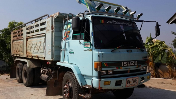 ขายด่วนสิบล้อROCKY195สองเพลาดั้มสภาพพร้อมใช้สุดๆโทร0856842587