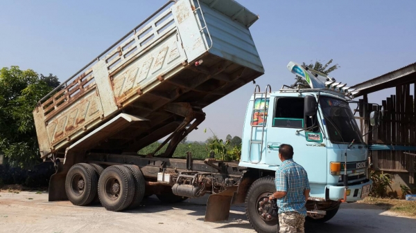 ขายด่วนสิบล้อROCKY195สองเพลาดั้มสภาพพร้อมใช้สุดๆโทร0856842587