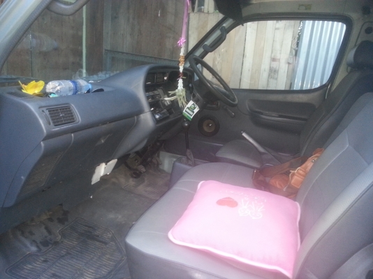 ขายรถตู้ทึบทำกินได้เลย2.8ดีเซล