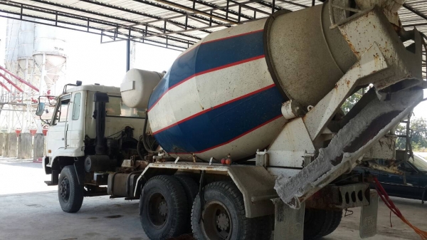 ขายด่วนรถโม่ปูนNISSANCW430H 230แรงสองเพลาสภาพพร้อมใช้งานโทร0856842587