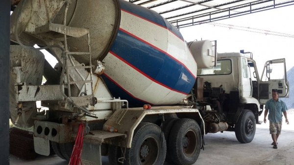 ขายด่วนรถโม่ปูนNISSANCW430H 230แรงสองเพลาสภาพพร้อมใช้งานโทร0856842587