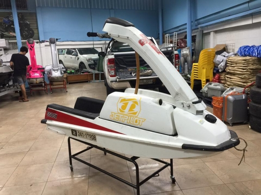 เจ็ทยืน ขาว kawasaki 550 แจ่ม  สภาพพร้อมเล่น จบๆเพียง 25,000 บ.