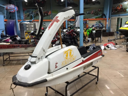 เจ็ทยืน ขาว kawasaki 550 แจ่ม  สภาพพร้อมเล่น จบๆเพียง 25,000 บ.