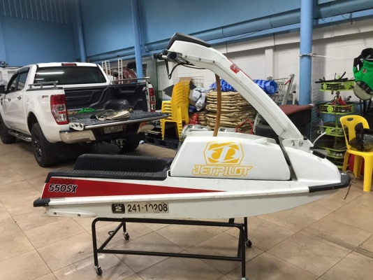 เจ็ทยืน ขาว kawasaki 550 แจ่ม  สภาพพร้อมเล่น จบๆเพียง 25,000 บ.