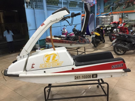 เจ็ทยืน ขาว kawasaki 550 แจ่ม  สภาพพร้อมเล่น จบๆเพียง 25,000 บ.