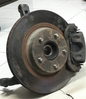 ดุมล้อหน้าพร้อมเบรคทั้งชุด 2 ข้าง ของ Nissan Teana J31