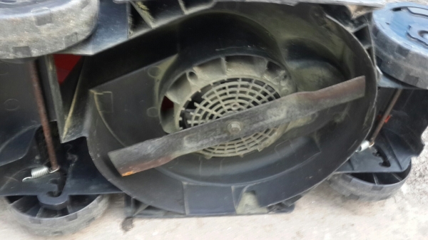 รถตัดหญ้าสนาม