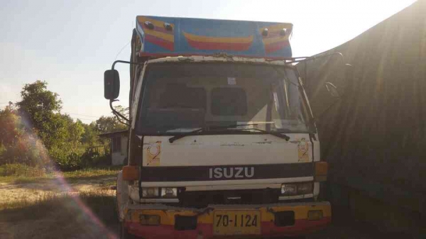 ขาย 10 ล้อ เพลาเดียว ISUZU ROCKY เครื่อง 6BG1 175 แรงม้าฝาส้ม คัสซีสวยใช้ได้ พวงมาลัยพาวเวอร์ เบรคลมดัน ทะเบียนพร้อมโอนครับ