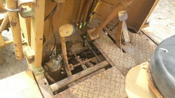 ต้องการขายรถตักFURUKAWA2เพลาWHEE  LOADER  FL60A