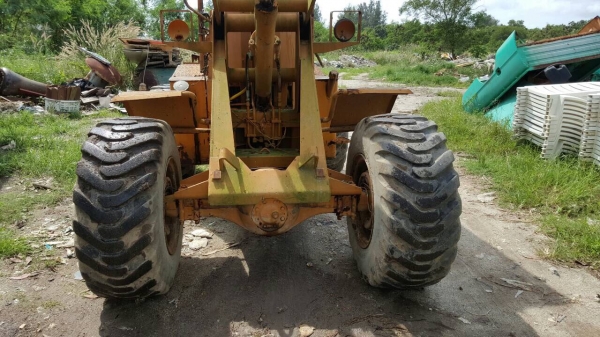 ต้องการขายรถตักFURUKAWA2เพลาWHEE  LOADER  FL60A