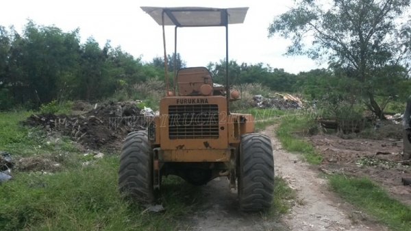 ต้องการขายรถตักFURUKAWA2เพลาWHEE  LOADER  FL60A
