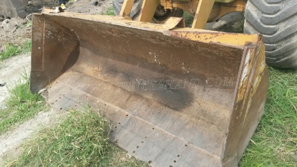 ต้องการขายรถตักFURUKAWA2เพลาWHEE  LOADER  FL60A