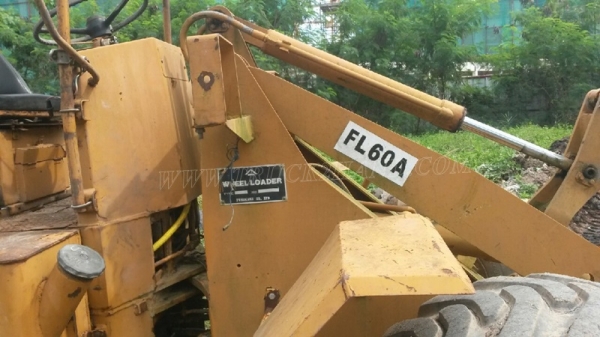 ต้องการขายรถตักFURUKAWA2เพลาWHEE  LOADER  FL60A