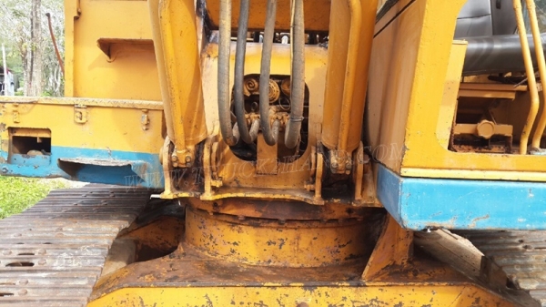 รถแม็คโค ยี่ห้อ KOMATSU รุ่น PC200 รุ่น 2 รถแม็คโค ยี่ห้อ KOMATSU รุ่น PC200 รุ่น 2