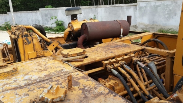 รถแม็คโค ยี่ห้อ KOMATSU รุ่น PC200 รุ่น 2 รถแม็คโค ยี่ห้อ KOMATSU รุ่น PC200 รุ่น 2