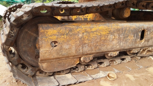 รถแม็คโค ยี่ห้อ KOMATSU รุ่น PC200 รุ่น 2 รถแม็คโค ยี่ห้อ KOMATSU รุ่น PC200 รุ่น 2