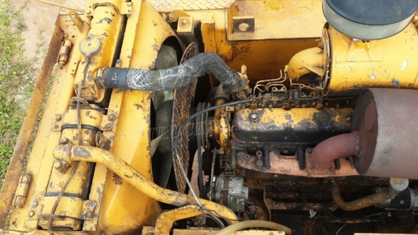 รถแม็คโค ยี่ห้อ KOMATSU รุ่น PC200 รุ่น 2 รถแม็คโค ยี่ห้อ KOMATSU รุ่น PC200 รุ่น 2