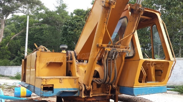 รถแม็คโค ยี่ห้อ KOMATSU รุ่น PC200 รุ่น 2 รถแม็คโค ยี่ห้อ KOMATSU รุ่น PC200 รุ่น 2