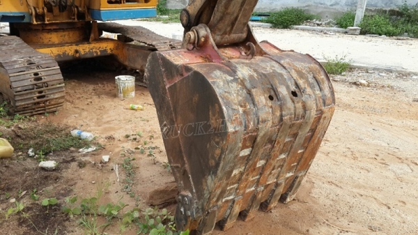 รถแม็คโค ยี่ห้อ KOMATSU รุ่น PC200 รุ่น 2 รถแม็คโค ยี่ห้อ KOMATSU รุ่น PC200 รุ่น 2