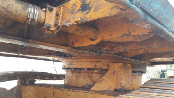 รถแม็คโค ยี่ห้อ KOMATSU รุ่น PC200 รุ่น 2 รถแม็คโค ยี่ห้อ KOMATSU รุ่น PC200 รุ่น 2