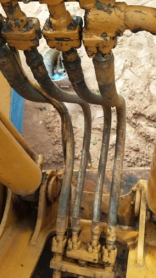 รถแม็คโค ยี่ห้อ KOMATSU รุ่น PC200 รุ่น 2 รถแม็คโค ยี่ห้อ KOMATSU รุ่น PC200 รุ่น 2