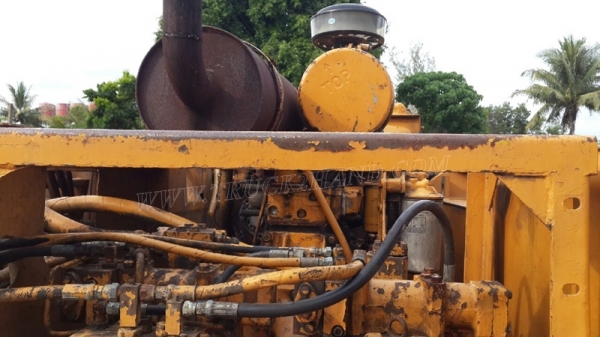 รถแม็คโค ยี่ห้อ KOMATSU รุ่น PC200 รุ่น 2 รถแม็คโค ยี่ห้อ KOMATSU รุ่น PC200 รุ่น 2