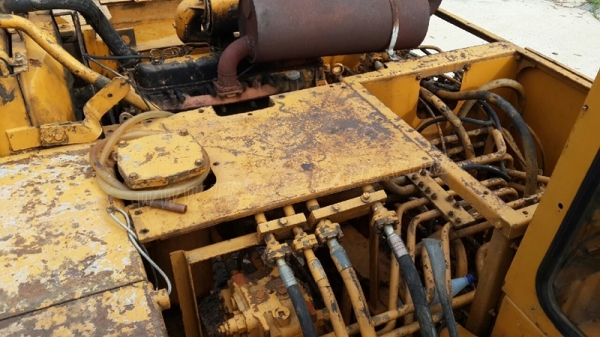 รถแม็คโค ยี่ห้อ KOMATSU รุ่น PC200 รุ่น 2 รถแม็คโค ยี่ห้อ KOMATSU รุ่น PC200 รุ่น 2