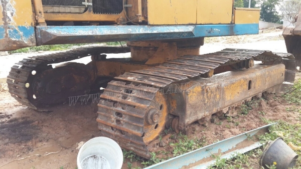 รถแม็คโค ยี่ห้อ KOMATSU รุ่น PC200 รุ่น 2 รถแม็คโค ยี่ห้อ KOMATSU รุ่น PC200 รุ่น 2