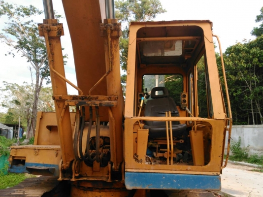 รถแม็คโค ยี่ห้อ KOMATSU รุ่น PC200 รุ่น 2 รถแม็คโค ยี่ห้อ KOMATSU รุ่น PC200 รุ่น 2