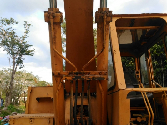 รถแม็คโค ยี่ห้อ KOMATSU รุ่น PC200 รุ่น 2 รถแม็คโค ยี่ห้อ KOMATSU รุ่น PC200 รุ่น 2