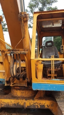 รถแม็คโค ยี่ห้อ KOMATSU รุ่น PC200 รุ่น 2 รถแม็คโค ยี่ห้อ KOMATSU รุ่น PC200 รุ่น 2