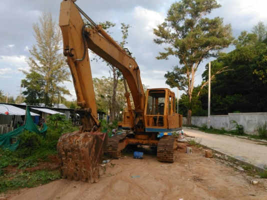 รถแม็คโค ยี่ห้อ KOMATSU รุ่น PC200 รุ่น 2 รถแม็คโค ยี่ห้อ KOMATSU รุ่น PC200 รุ่น 2