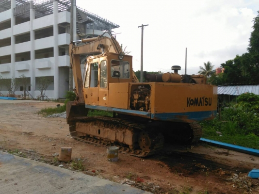 รถแม็คโค ยี่ห้อ KOMATSU รุ่น PC200 รุ่น 2 รถแม็คโค ยี่ห้อ KOMATSU รุ่น PC200 รุ่น 2