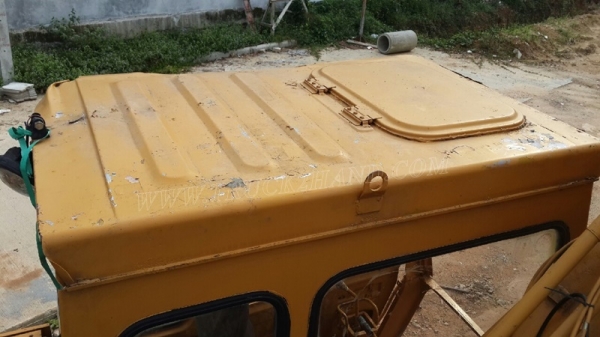 รถแม็คโค ยี่ห้อ KOMATSU รุ่น PC200 รุ่น 2 รถแม็คโค ยี่ห้อ KOMATSU รุ่น PC200 รุ่น 2